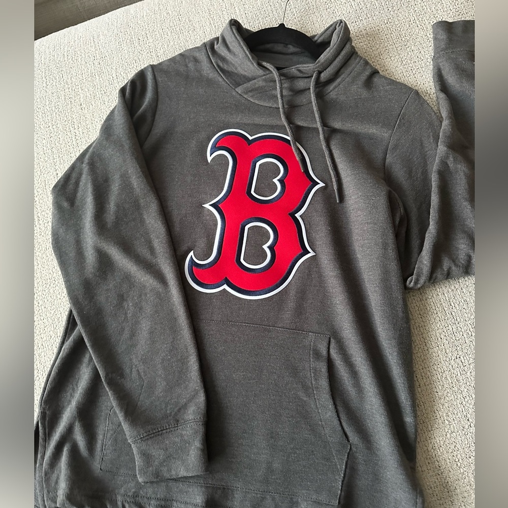 Women’s Boston Redsox pullover sweatshirt size Medium